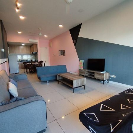 Restary - Black Pink, Loft E - Imago Shopping Mall - Kk City- 3Br,8Pax 来沙旅 黑粉主题公寓 - Loft E - Imago商场 - 泳池 - Kk市中心 - 3房8人 Кота Кинабалу Екстериор снимка