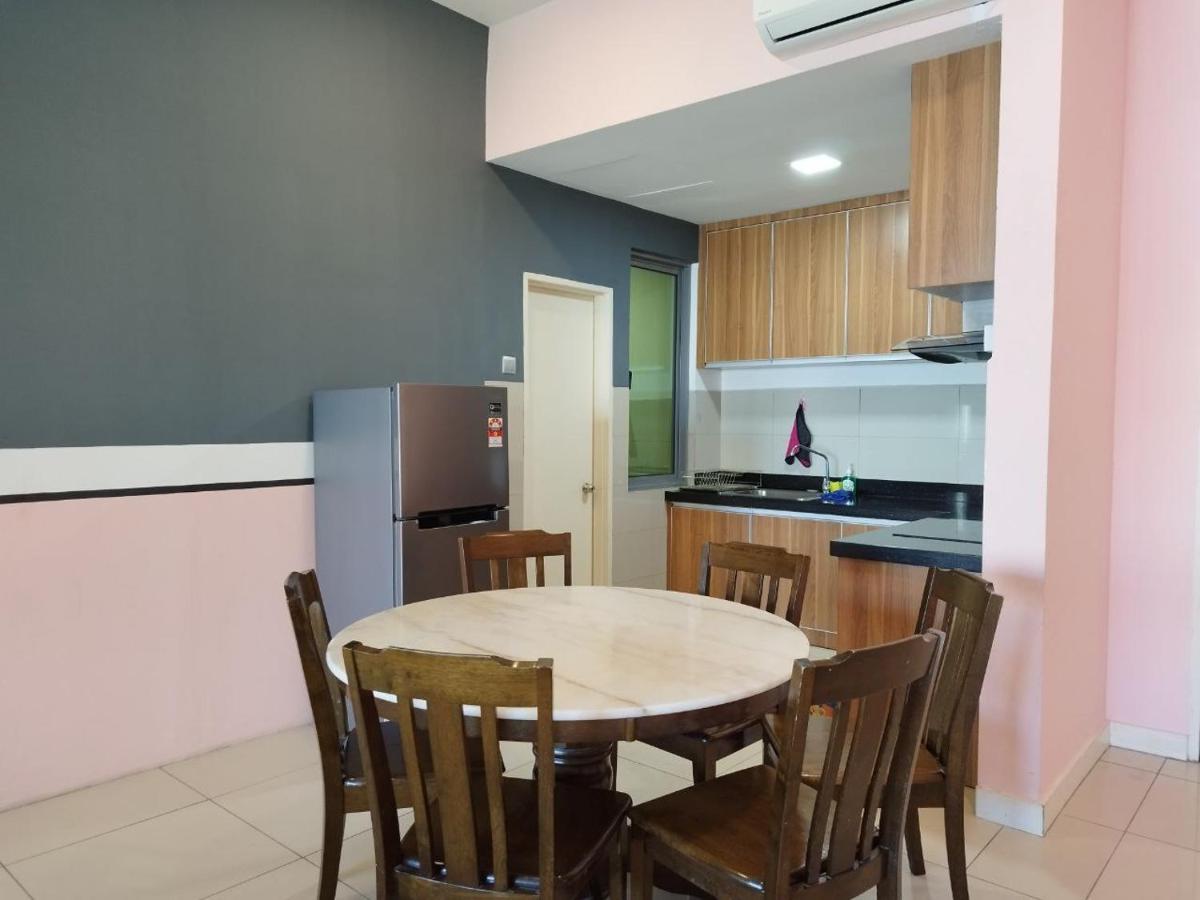 Restary - Black Pink, Loft E - Imago Shopping Mall - Kk City- 3Br,8Pax 来沙旅 黑粉主题公寓 - Loft E - Imago商场 - 泳池 - Kk市中心 - 3房8人 Кота Кинабалу Екстериор снимка